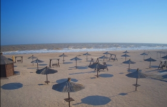 В Азовском море поднялись двухметровые волны - как сейчас побережье выглядит (фото)