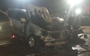 Несколько машин повреждены из-за поджога на парковке в Харькове