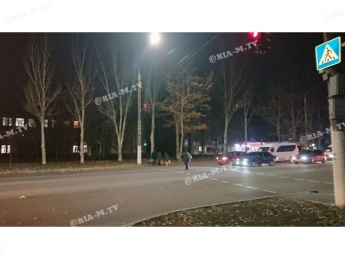 На центральном проспекте в Мелитополе "заклинило" светофор (фото, видео)