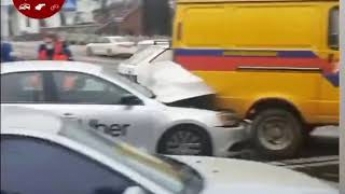 В Киеве такси попало в серьезное ДТП - автомобили остановились в пробке