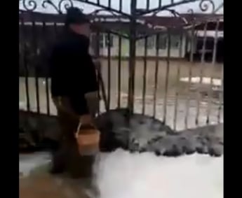 Кирилловка терпит бедствие - уровень воды поднялся почти на метр (видео)