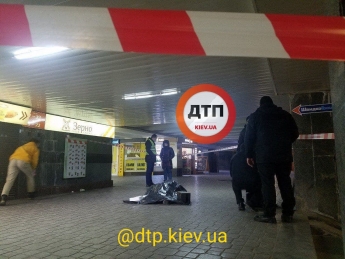 В центре Киева зарезали человека: первые подробности и фото с места