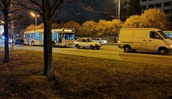 В Запорожье на проспекте столкнулись автобус и две легковушки (ВИДЕО-ФОТО)
