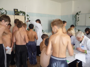 Не аттестуют по предмету - в Мелитополе учитель пригрозила за отказ от медосмотра