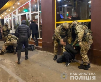 Похищали людей и требовали деньги: в Украине действовала банда под "крышей" российских воров в законе