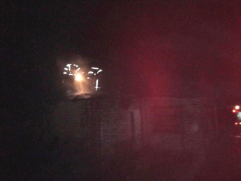Пожар начался на крыше - в Мелитопольском районе сгорел дом (фото)