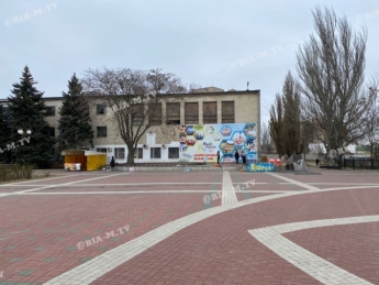В Мелитополе в центре города уже устанавливают аттракционный городок (фото)
