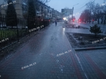 В Мелитополе гололёд - обледенели тротуары (фото)