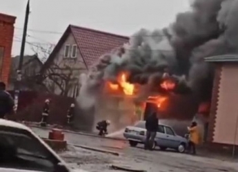 В Запорожье сгорел магазин, не исключают поджог (фото, видео)
