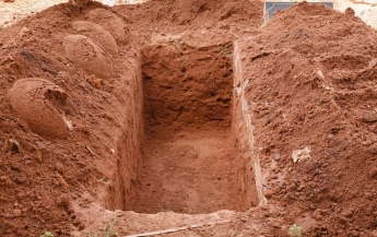 В Китае умершую 12 лет назад женщину выкопали и продали на 