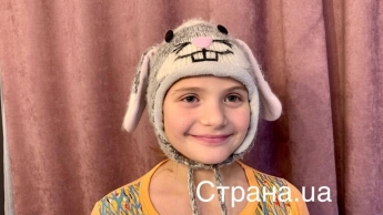 На улице узнают по шапке. Девочка, которая попала на видео с гололедом в Киеве, не ожидала такой популярности
