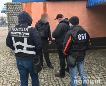Правоохранители в Запорожье депортировали грабителя-иностранца, вышедшего из тюрьмы (фото)
