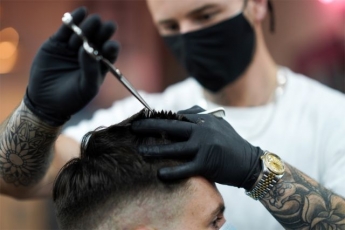 Как в Мелитополе в период локдауна будут работать парикмахеры, медкабинеты и госучреждения (видео)