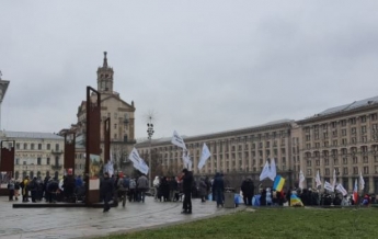 Силовиков больше, чем митингующих: в Киеве на Майдане предприниматели разбили палатки, фото