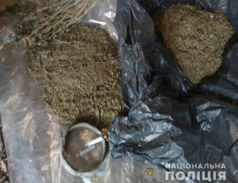 Во время обыска у жителя Запорожской области обнаружили один кг наркотиков (фото)
