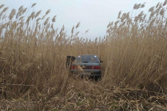 На Запорожской трассе автомобиль слетел в кювет (ФОТО)