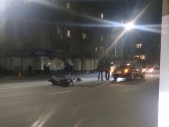 В Мелитополе мотоциклист влетел в Ланос (видео)