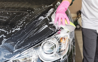 Как правильно мыть авто зимой: водителям дали важные советы