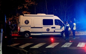 Захвативший заложников под Парижем убил жену и себя