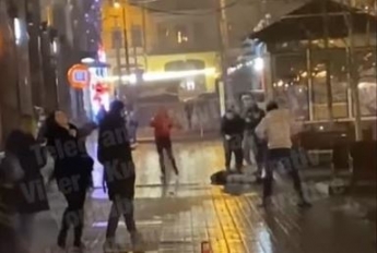 В Киеве на Крещатике ночью произошла крупная драка (видео)