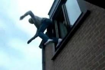 В Запорожье пенсионер покончил жизнь самоубийством, выпрыгнув из окна на пятом этаже