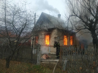 В Мелитополе во время пожара погибла женщина (фото)