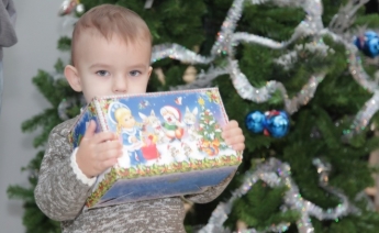Не положено - в Мелитополе ребенка обделили c новогодним подарком