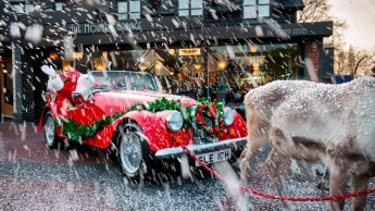 Уникальный автомобиль Санта-Клауса продают за десятки тысяч: фото