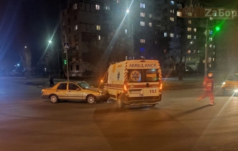 В Запорожье произошло ДТП с участием автомобиля скорой помощи и легковушки (фото)