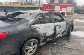 В Днепре на Слобожанском проспекте сгорела Toyota Camry: на пожаре пострадал водитель (Фото)