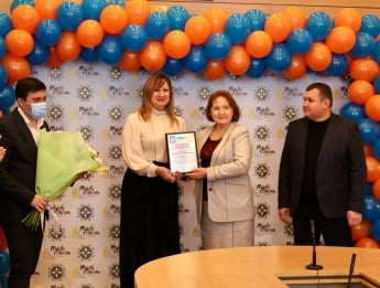 В Мелитополе поздравили тех, кто работает с самыми требовательными горожанами (фото)