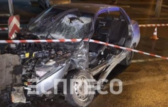 В Киеве отбойник насквозь "прошил" авто, водитель выжил чудом: фото
