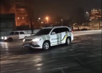 В Мелитополе на первый снежный заезд экстремалов приехала полиция (видео)