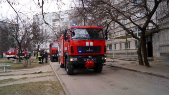 В Запорожье во время пожара в девятиэтажки эвакуировали двух человек (фото)