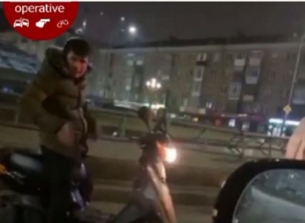 Пьяный скутерист устроил киевским копам настоящее шоу (видео)