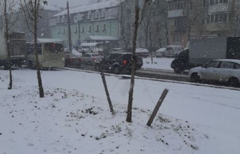 На Киев обрушилась мощная метель, на дорогах начинается 