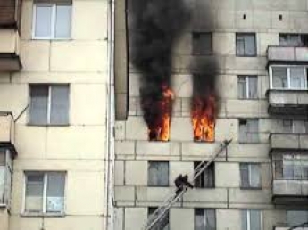 В Запорожье тушили пожар в 10-этажке