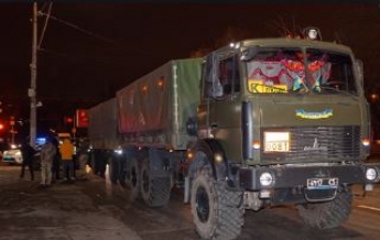 В Днепре военный грузовик снес женщину на переходе: жуткий момент попал на видео