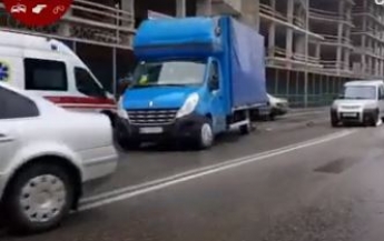 В Киеве водитель с эпилепсией устроил масштабное ДТП - разбито пять авто: видео