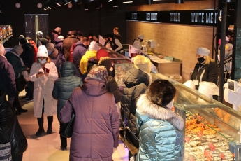 В Мелитополе открылся второй супермаркет "Zеркальный" - покупатели в восторге от ассортимента (фото, видео)