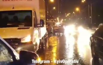 В Киеве сразу 5 авто попали в ДТП возле кинотеатра: видео