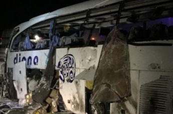 В России автобус со взрослыми и детьми попал в страшное ДТП - много погибших: фото и видео