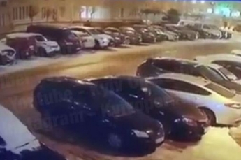 Под Киевом мужчина повредил десяток авто после ссоры з женой (видео)
