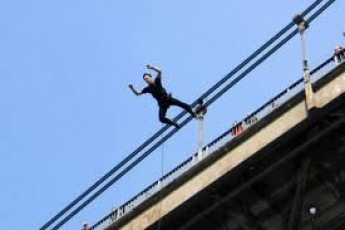 Правоохранители рассказали подробности суицида на новом мосту в Запорожье