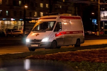 В Запорожье на центральном проспекте сбили человека: на месте работала Скорая помощь (видео)