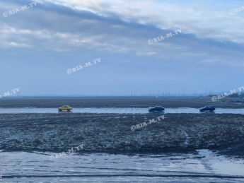Ралли по грязи - автомобилисты добираются в Мелитополь вплавь из Константиновки (видео, фото)