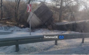 Под Харьковом фура на скорости слетела с трассы: фото с места страшного ДТП