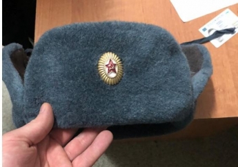 Во Львове парень прошелся в шапке с символикой СССР - теперь ему грозит тюрьма: фото и видео
