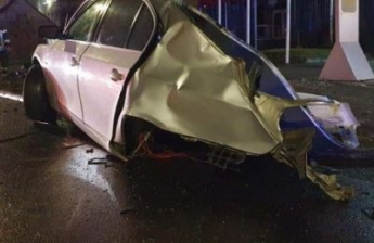 BMW разорвало на части на скорости 150 км в час, водитель выжил чудом: видео момента ДТП