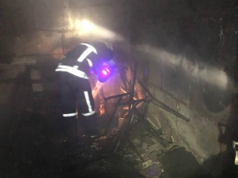 В Запорожье во время пожара в пятиэтажке спасли 3 человека и 11 эвакуировали (фото)